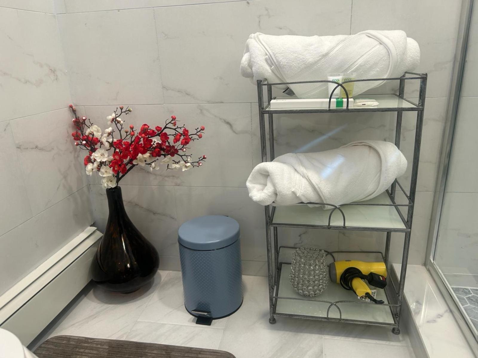 Private Suite In Huntington Station 外观 照片