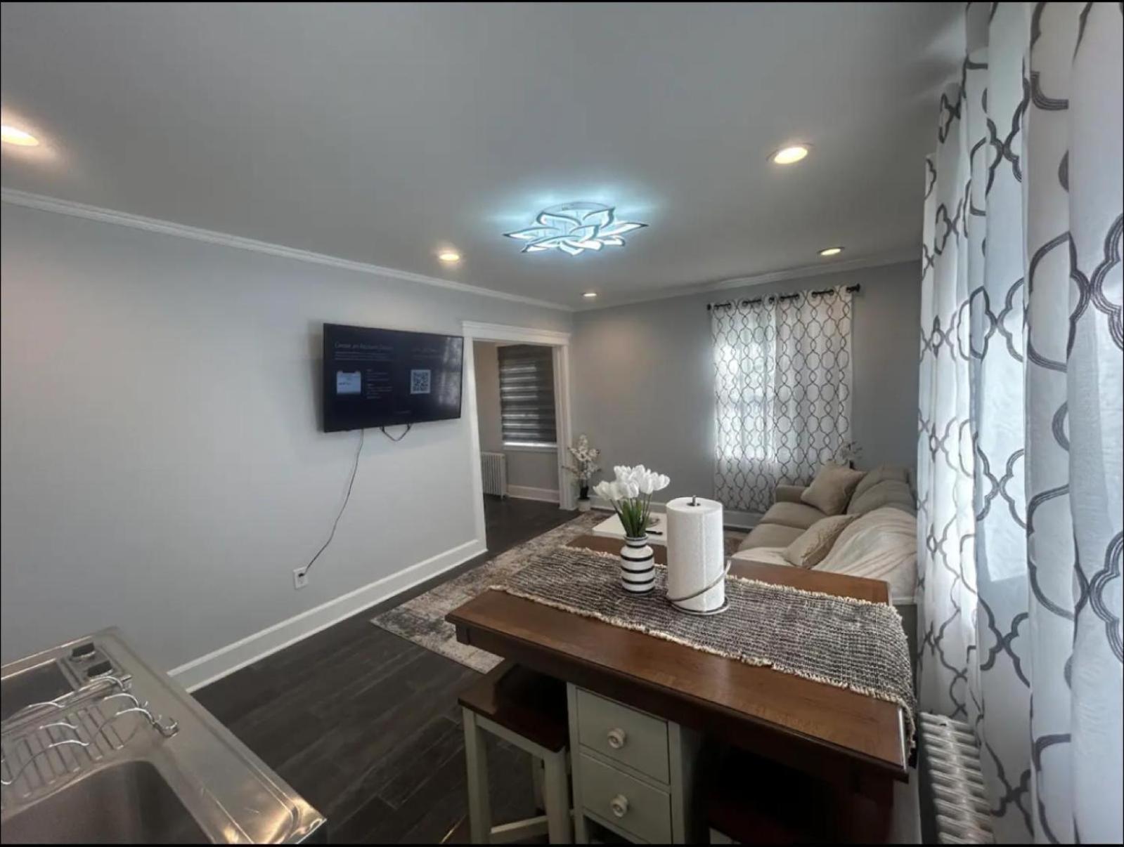 Private Suite In Huntington Station 外观 照片